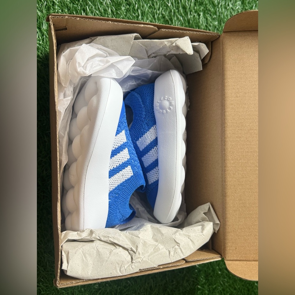 ADIDAS BUBBLECOMFY SHOES KIDS SIZE 6K
